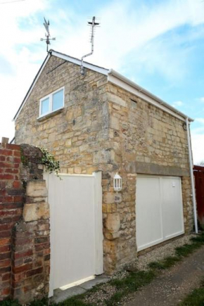 Detached Cotswold Stone Coach House